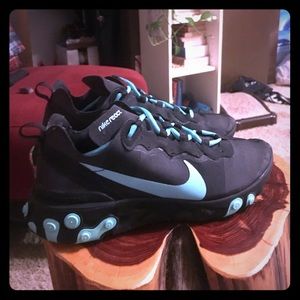 Nike React element 55 Size 9 like new